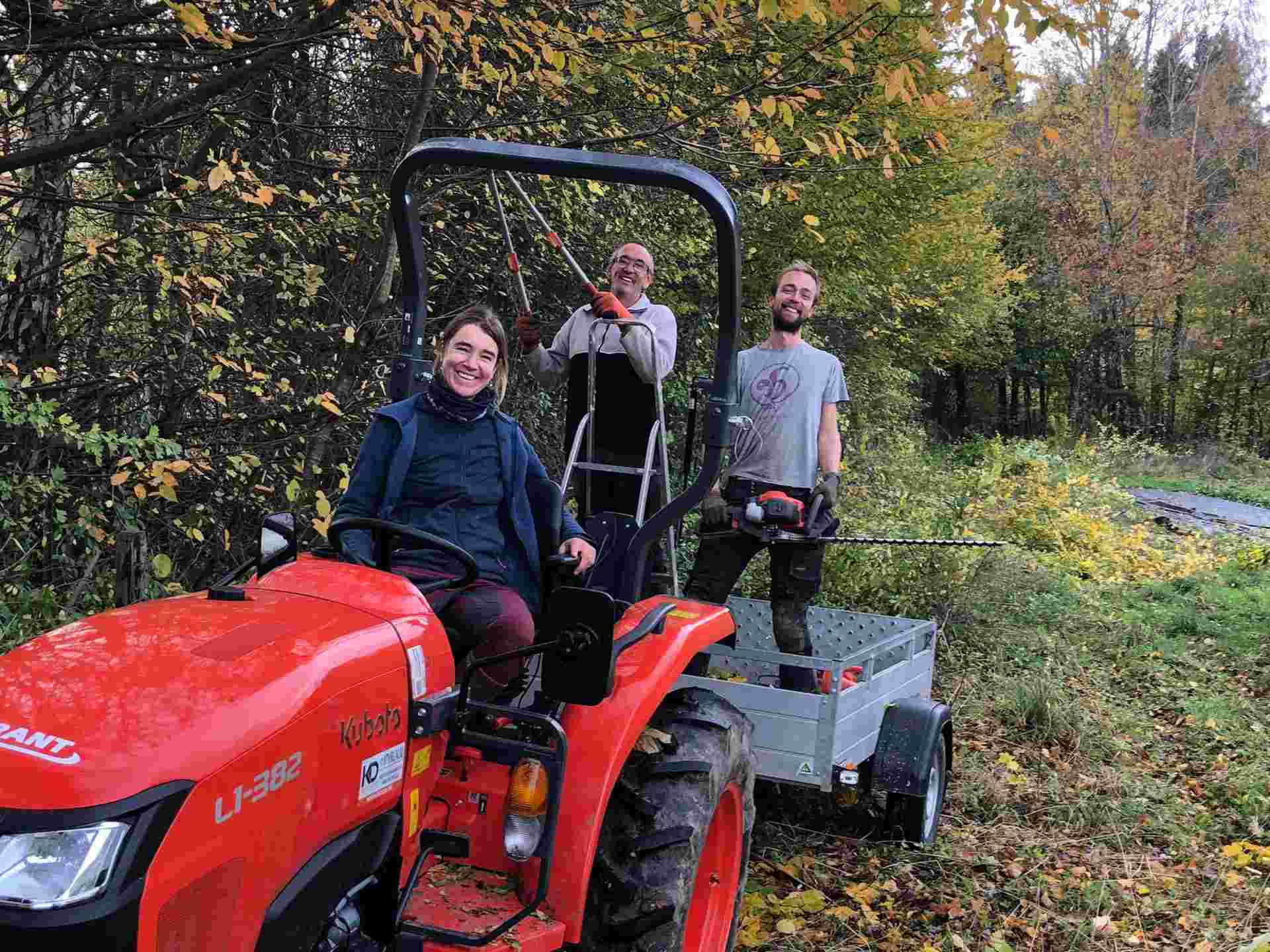 Tracteur avec Madeleine, Luc et Jean Bpatiste